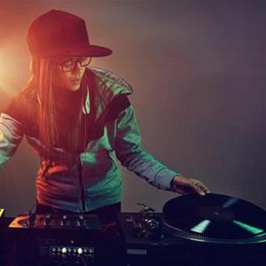 亚洲AV性之图吧
